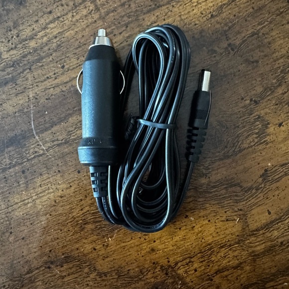 Black Car Charger for GPS Devices - Picture 1 of 1